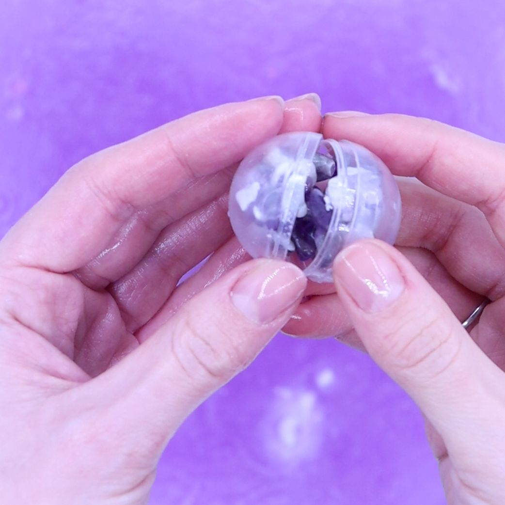 Tiger Eye Gem Bracelet Bath Bomb - Image 5